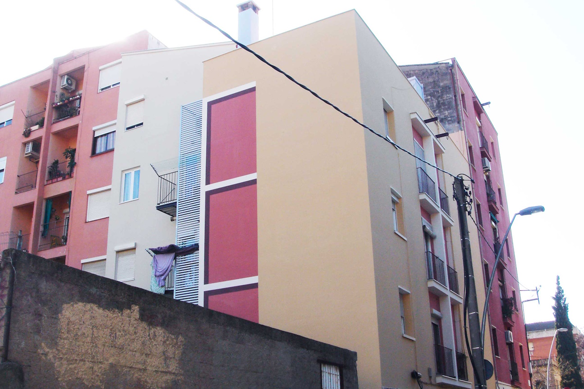 Fachada moderna y decorativa tras proceso de Rehabilitación de fachadas en Sitges.